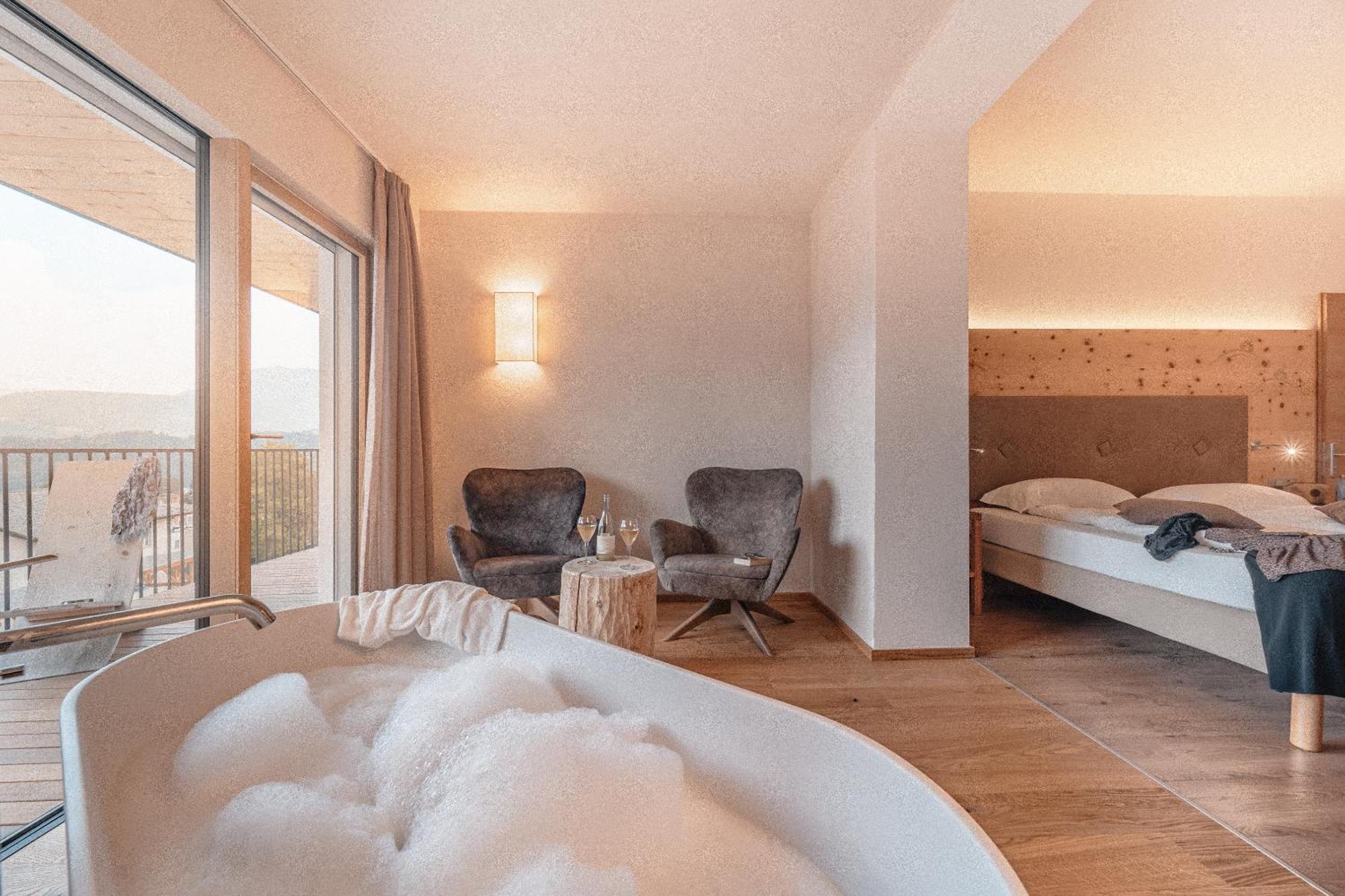 Cristallo Sport & Wellness Hotel Levico Terme Exterior photo
